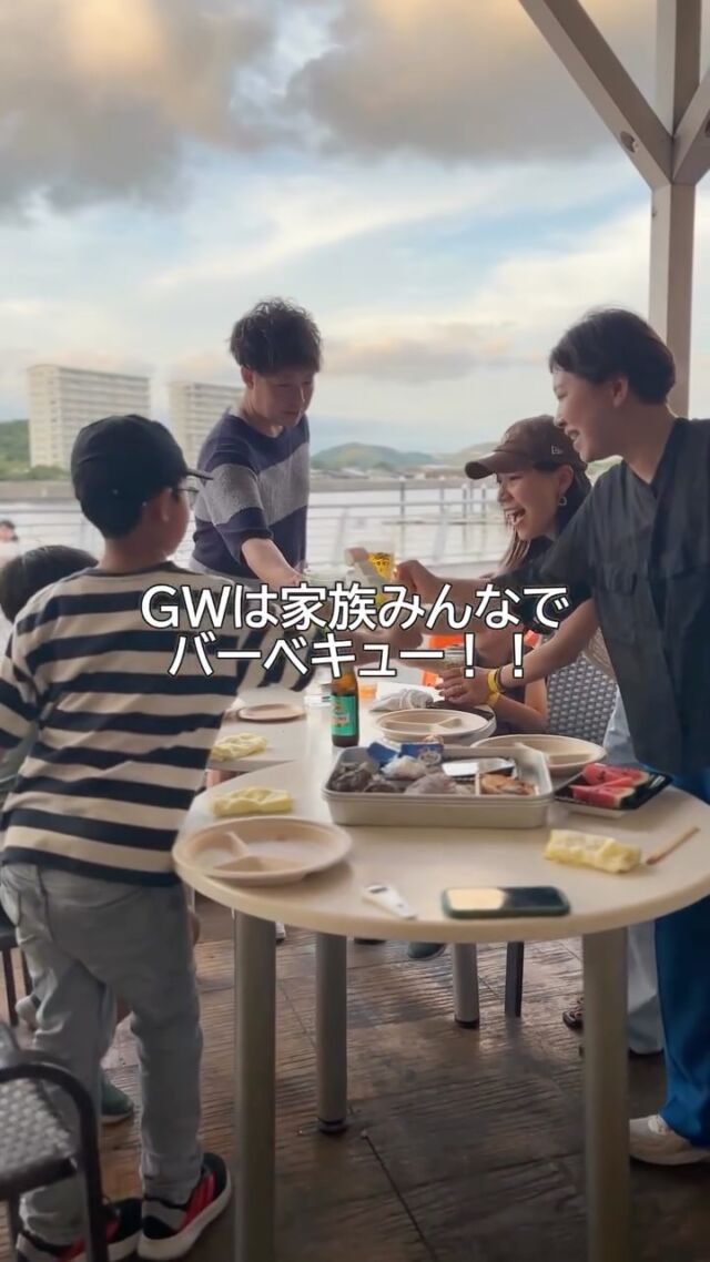 ゴールデンウィークはぜひ魚太郎の浜焼きBBQへ！
家族と過ごす最高の思い出を作りませんか？
魚太郎ではセリから直送で毎日新鮮な魚介を販売中です！
市場で買った食材は全て持ち込みOKだから先に市場の方も覗いてみてね👀
－－－－－－－－－－－－－－－－－－－－－－－－－－－
ラグーナテンボス フェスティバルマーケット内1F
店舗の場所は、観覧車の下が目印です塞
魚太郎ラグーナ蒲郡店 鮮魚市場
営業時間：10:00～18:00
※海鮮丼・寿司のイートインコーナーあり
魚太郎浜焼きバーベキュー ラグーナ蒲郡店
営業時間：
平日10:00～17:00（最終受付15:00）
土日祝10:00～19:00（最終受付17:00）
土日祝は 19:00迄延長中
ゴールデンウィーク期間
4/25〜5/1 10:00〜19:00最終受付17:00
5/2･3･4･5のみ10:00〜20:00最終受付18:00
駐車場：魚太郎浜焼きバーベキュー利用で最大5時間無料サービスあり  ＃魚太郎ラグーナ蒲郡店